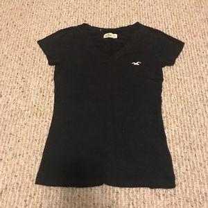 black hollister t-shirt
